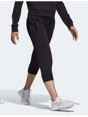 Adidas Essentials Linear 3/4 length pants featuring an elastic waistband